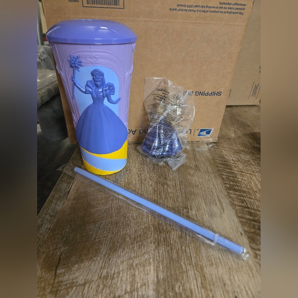 Wicked Glinda Grippr Cup & Topper New